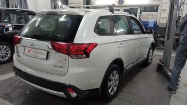 Mitsubishi Outlander 2018 года, 96 685 км - вид 4