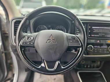 Mitsubishi Outlander 2018 года, 178 625 км - вид 9