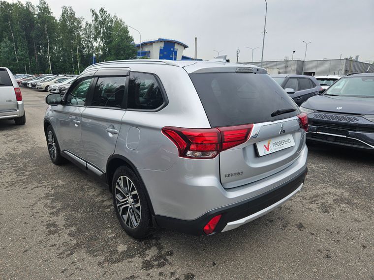 Mitsubishi Outlander 2018 года, 178 625 км - вид 7