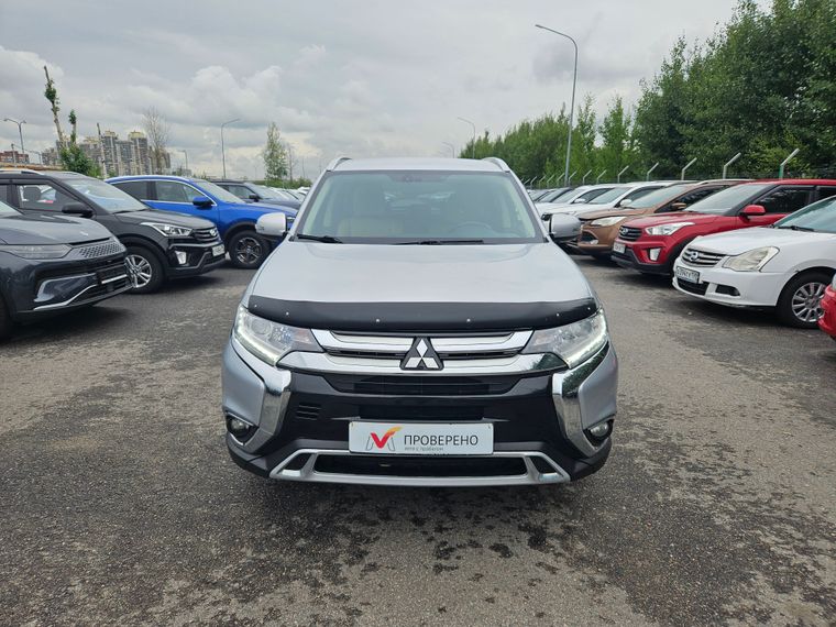 Mitsubishi Outlander 2018 года, 178 625 км - вид 3