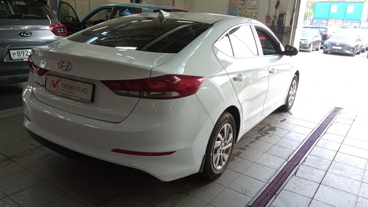 Hyundai Elantra 2017 года, 58 352 км - вид 3