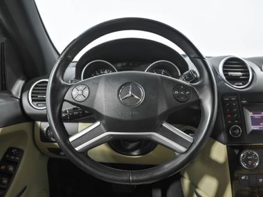 Mercedes-Benz M-класс 2010 года, 118 113 км - вид 11