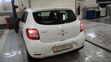 Renault Sandero 2014 года, 105 658 км - вид 4