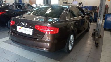 Audi A4 2014 года, 188 970 км - вид 3