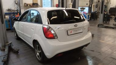Kia Rio 2011 года, 230 943 км - вид 4