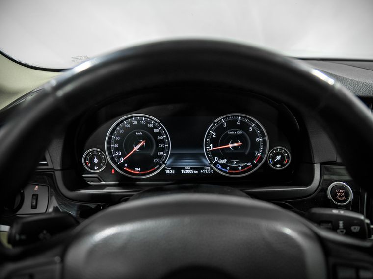 BMW 5 серия 2015 года, 182 008 км - вид 7
