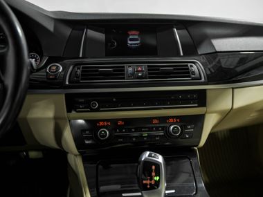 BMW 5 серия 2015 года, 182 008 км - вид 11