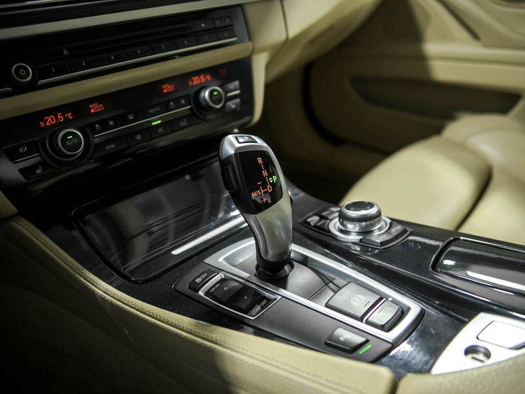 BMW 5 серия 2015 года, 182 008 км - вид 12