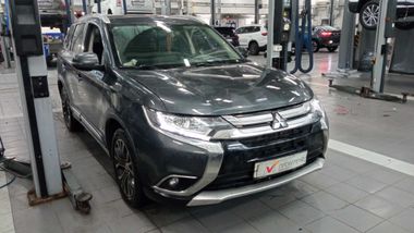 Mitsubishi Outlander 2018 года, 201 181 км - вид 3