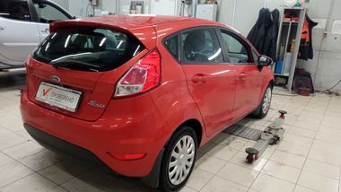 Ford Fiesta 2016 года, 133 929 км - вид 3