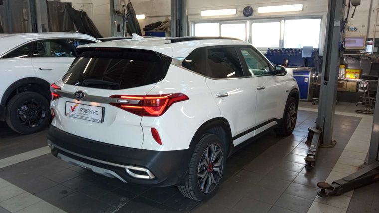 Kia Seltos 2021 года, 90 038 км - вид 3