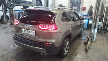 Jeep Cherokee 2018 года, 130 540 км - вид 3