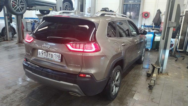Jeep Cherokee 2018 года, 130 540 км - вид 3