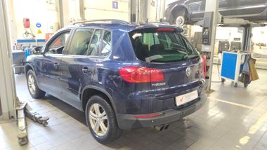Volkswagen Tiguan 2011 года, 205 488 км - вид 4