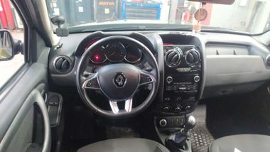 Renault Duster 2020 года, 110 000 км - вид 5
