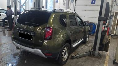 Renault Duster 2020 года, 110 000 км - вид 3