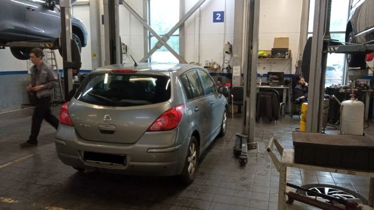Nissan Tiida 2010 года, 130 000 км - вид 3