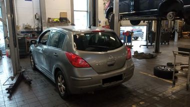 Nissan Tiida 2010 года, 130 000 км - вид 4