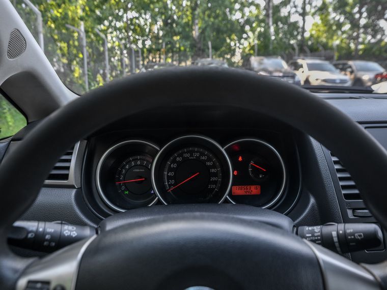 Nissan Tiida 2010 года, 130 000 км - вид 5