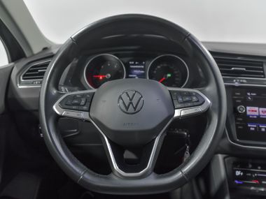 Volkswagen Tiguan 2021 года, 76 897 км - вид 8