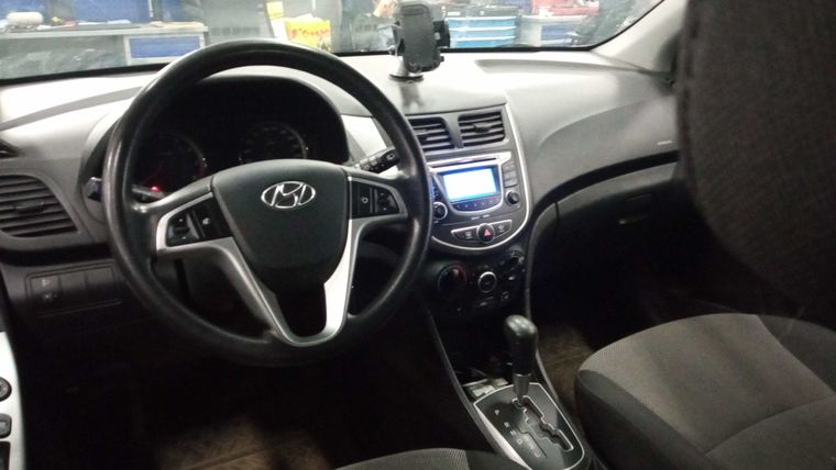 Hyundai Solaris 2011 года, 121 189 км - вид 5