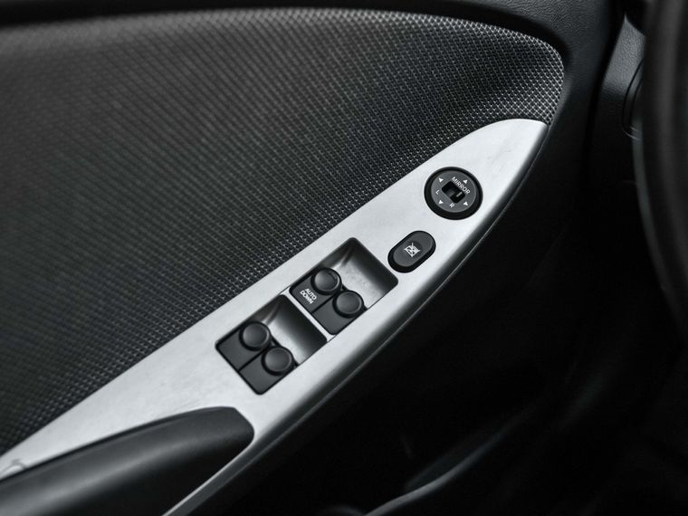 Hyundai Solaris 2011 года, 121 189 км - вид 9