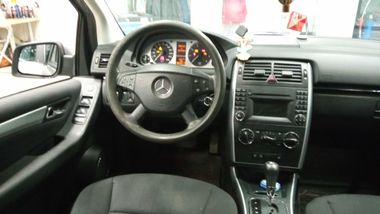 Mercedes-Benz B-класс 2010 года, 221 435 км - вид 5