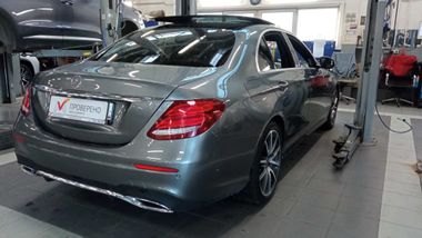 Mercedes-Benz E-класс 2019 года, 120 433 км - вид 3