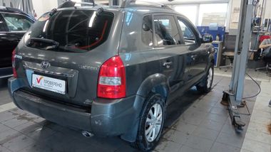 Hyundai Tucson 2008 года, 147 995 км - вид 3