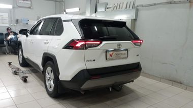 Toyota RAV4 2022 года, 60 383 км - вид 4