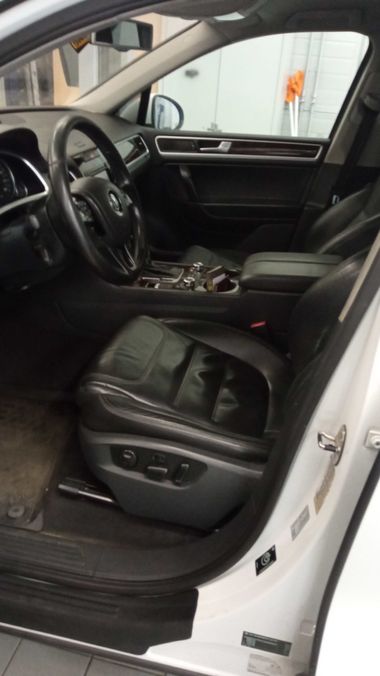 Volkswagen Touareg 2012 года, 289 000 км - вид 5