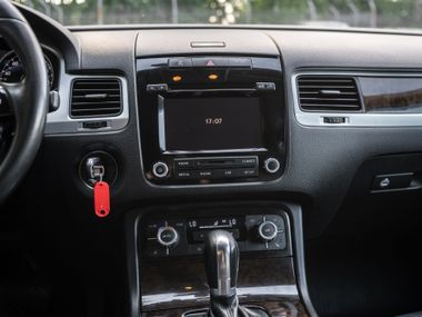 Volkswagen Touareg 2012 года, 289 000 км - вид 8