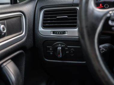 Volkswagen Touareg 2012 года, 289 000 км - вид 14