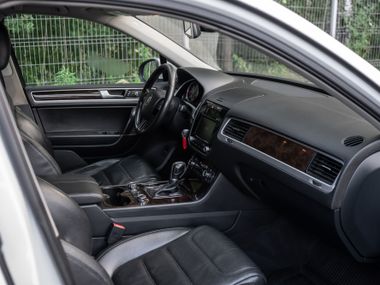 Volkswagen Touareg 2012 года, 289 000 км - вид 17
