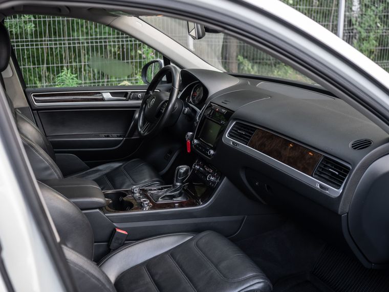 Volkswagen Touareg 2012 года, 289 000 км - вид 17