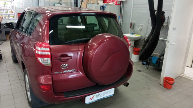 Toyota RAV4 2010 года, 204 995 км - вид 4