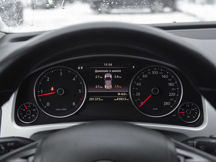 Volkswagen Touareg 2014 года, 291 371 км - вид 5