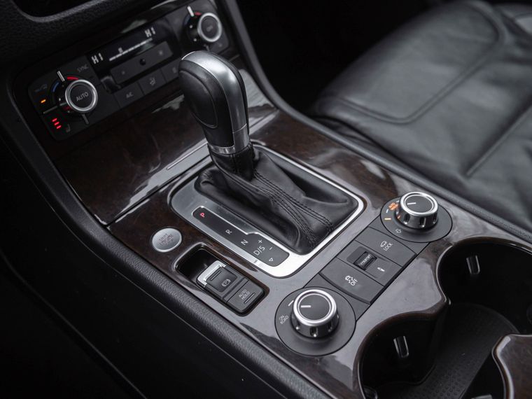 Volkswagen Touareg 2014 года, 291 371 км - вид 10