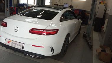Mercedes-Benz E-класс 2017 года, 128 906 км - вид 3