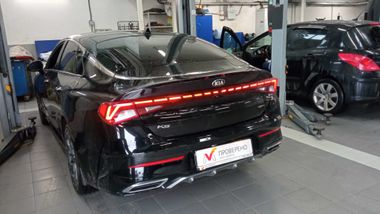 KIA K5 2020 года, 137 510 км - вид 4