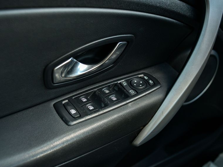 Renault Fluence 2010 года, 280 695 км - вид 9