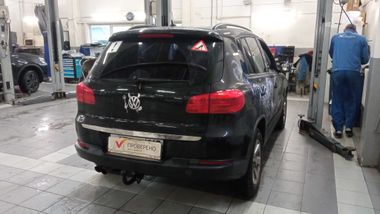 Volkswagen Tiguan 2011 года, 198 242 км - вид 3