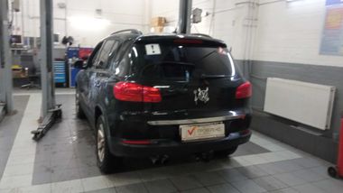 Volkswagen Tiguan 2011 года, 198 242 км - вид 4