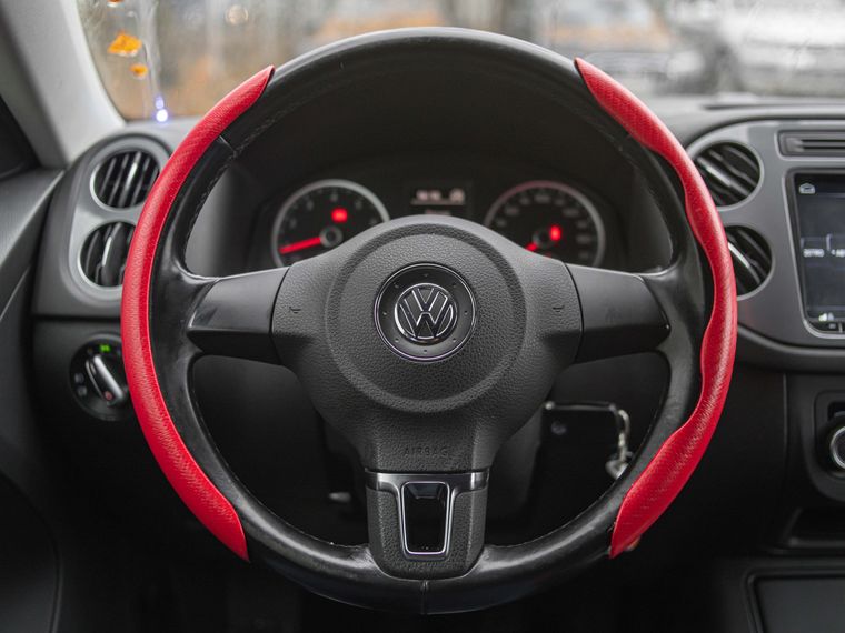 Volkswagen Tiguan 2011 года, 198 242 км - вид 6