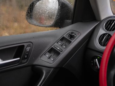 Volkswagen Tiguan 2011 года, 198 242 км - вид 10