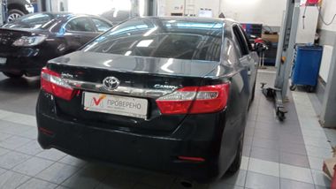 Toyota Camry 2014 года, 200 393 км - вид 3