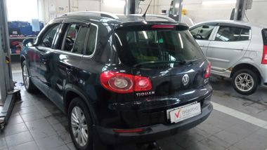 Volkswagen Tiguan 2010 года, 273 571 км - вид 4