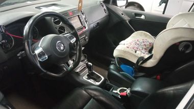 Volkswagen Tiguan 2010 года, 273 571 км - вид 5