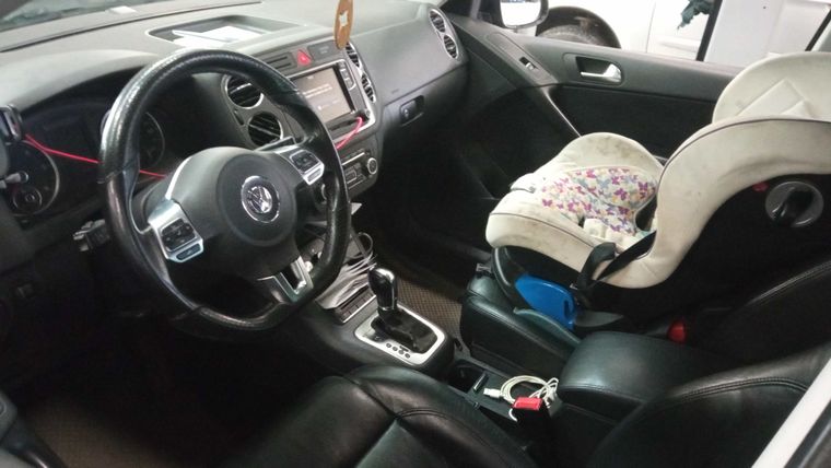 Volkswagen Tiguan 2010 года, 273 571 км - вид 5