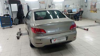 Peugeot 408 2015 года, 173 219 км - вид 4